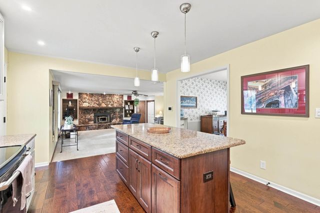 5079 Coachman Road, Bettendorf, IA 52722