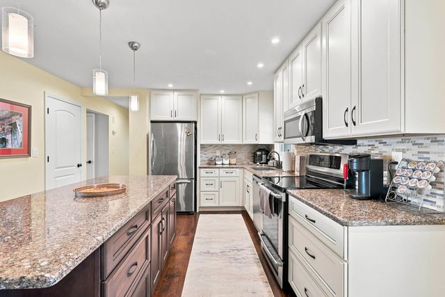 5079 Coachman Road, Bettendorf, IA 52722