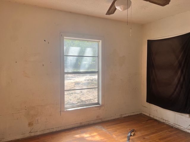 1107 Wayne Street, Fort Worth, TX 76117