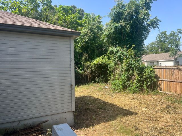 1107 Wayne Street, Fort Worth, TX 76117
