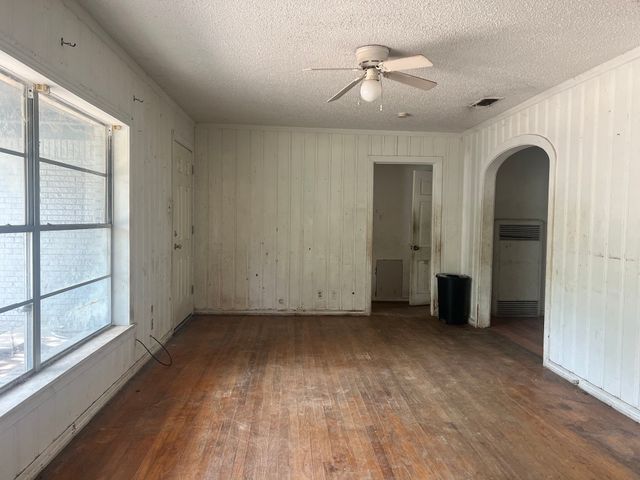 1107 Wayne Street, Fort Worth, TX 76117