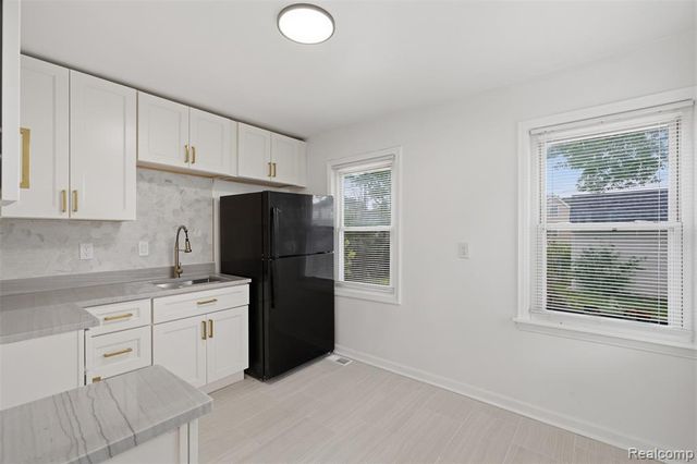 1717 Lindbergh Street, Wyandotte, MI 48192