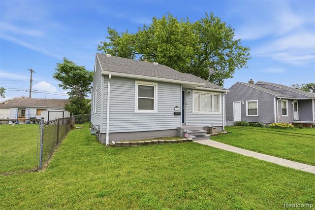 1717 Lindbergh Street, Wyandotte, MI 48192