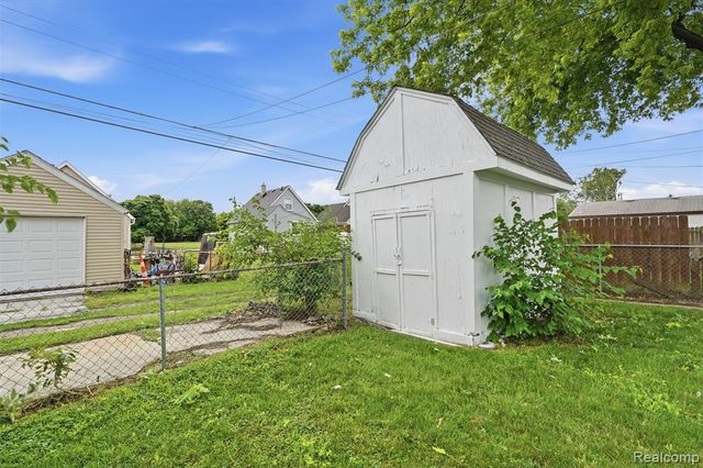 1717 Lindbergh Street, Wyandotte, MI 48192