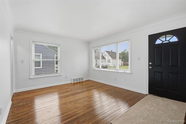 1717 Lindbergh Street, Wyandotte, MI 48192