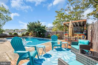 2 LEE CT, Barnegat, NJ 08005