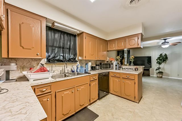 103 Deaton Street, Freeport, TX 77541