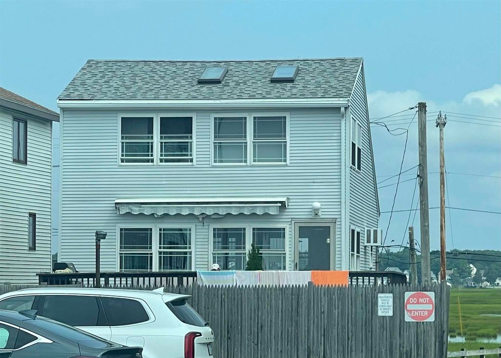 Image 1 of property listing at 6 Anchor Court, Hampton, NH 03842