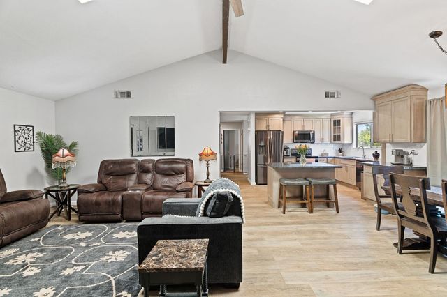 7610 Lakeridge Cir, Elk Grove, CA 95624