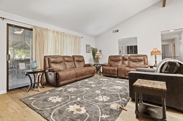 7610 Lakeridge Cir, Elk Grove, CA 95624