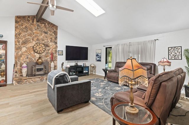 7610 Lakeridge Cir, Elk Grove, CA 95624