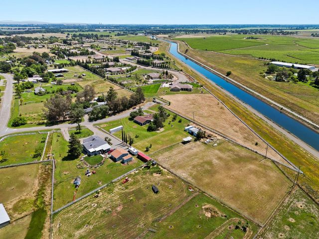 7610 Lakeridge Cir, Elk Grove, CA 95624