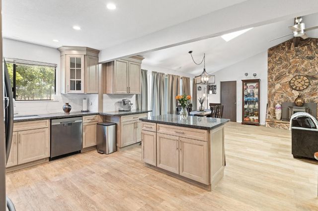 7610 Lakeridge Cir, Elk Grove, CA 95624