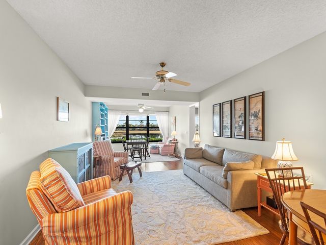 33 Plantation Drive 103, Vero Beach, FL 32966