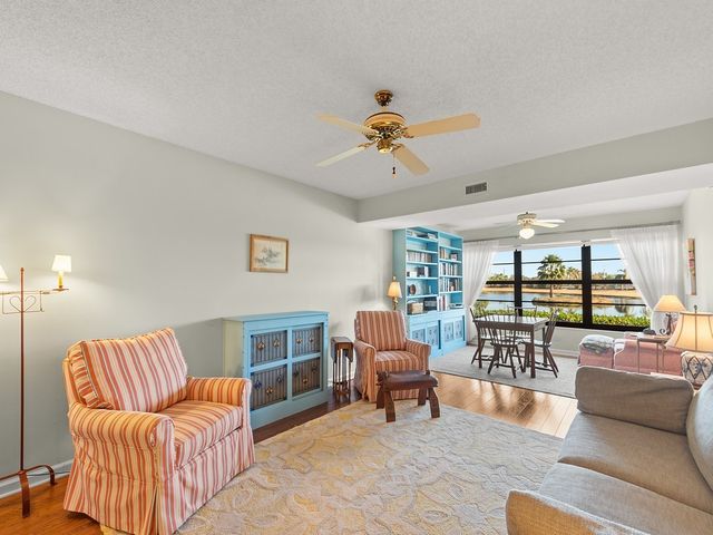 33 Plantation Drive 103, Vero Beach, FL 32966