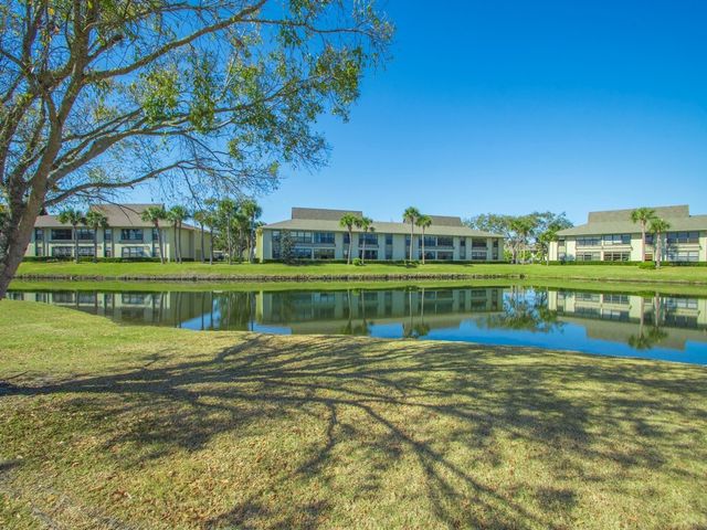 33 Plantation Drive 103, Vero Beach, FL 32966