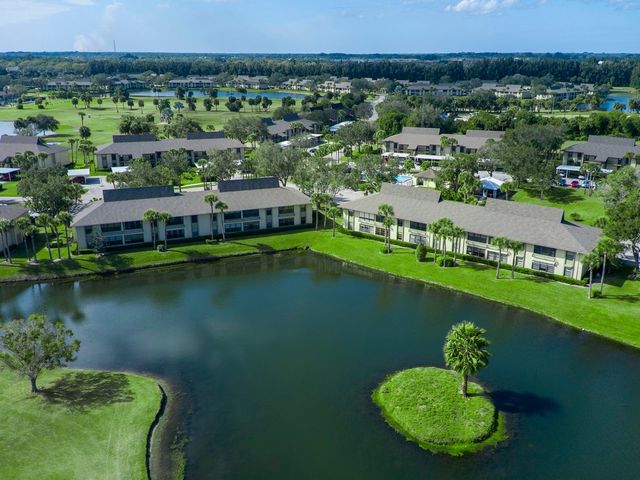 33 Plantation Drive 103, Vero Beach, FL 32966