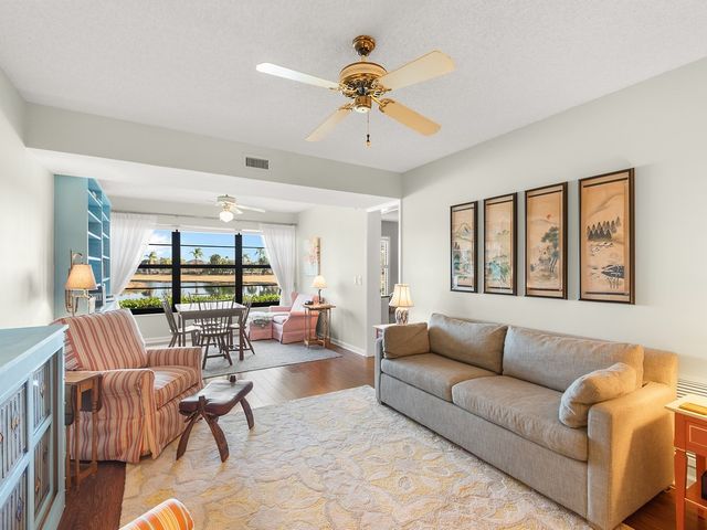 33 Plantation Drive 103, Vero Beach, FL 32966