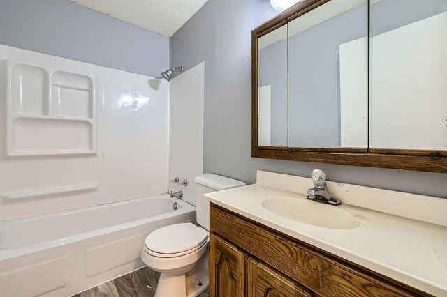 3944 76th Way E, Inver Grove Heights, MN 55076