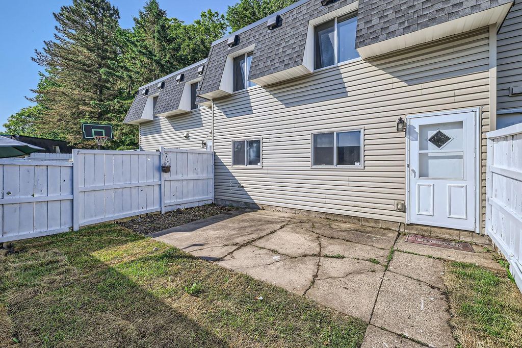 3944 76th Way E, Inver Grove Heights, MN 55076