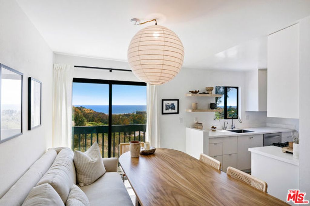 29239 HEATHERCLIFF Road 4, Malibu, CA 90265