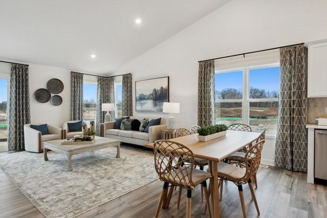 7632 40th Street N, Oakdale, MN 55128