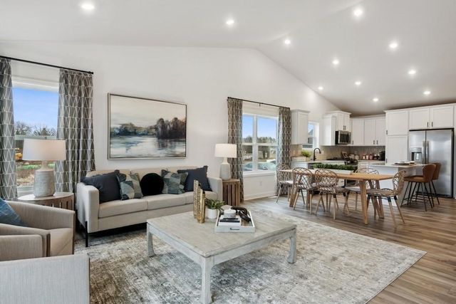 7632 40th Street N, Oakdale, MN 55128