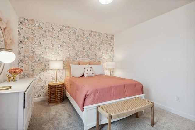 7632 40th Street N, Oakdale, MN 55128