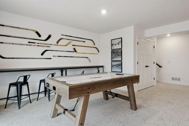 7632 40th Street N, Oakdale, MN 55128