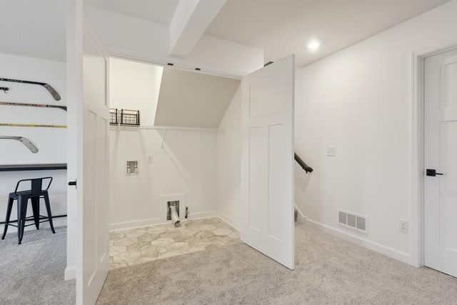 7632 40th Street N, Oakdale, MN 55128