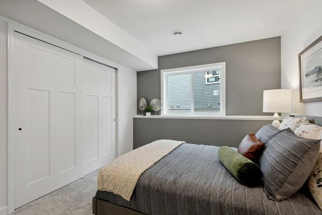 7632 40th Street N, Oakdale, MN 55128