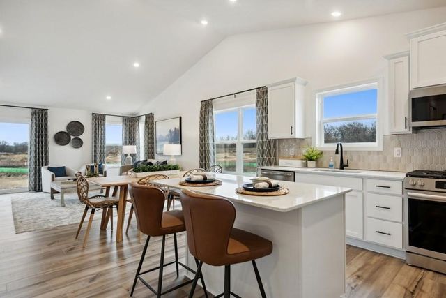 7632 40th Street N, Oakdale, MN 55128