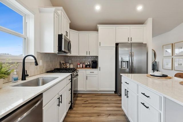 7632 40th Street N, Oakdale, MN 55128