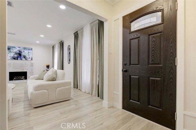 15556 Valerio, Van Nuys (los Angeles), CA 91406