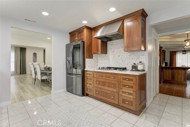 15556 Valerio, Van Nuys (los Angeles), CA 91406