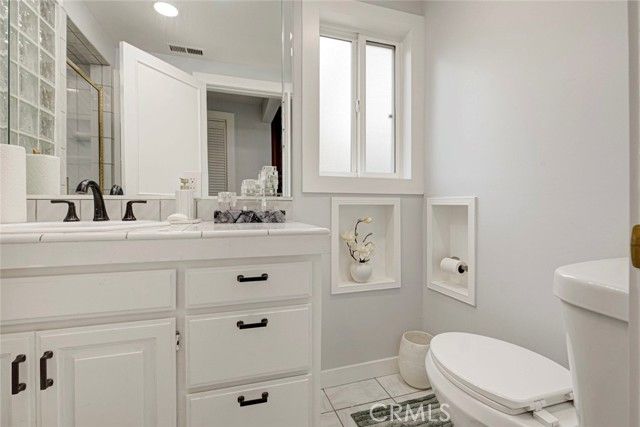 15556 Valerio, Van Nuys (los Angeles), CA 91406