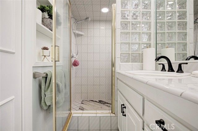 15556 Valerio, Van Nuys (los Angeles), CA 91406