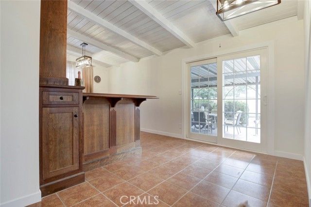 15556 Valerio, Van Nuys (los Angeles), CA 91406