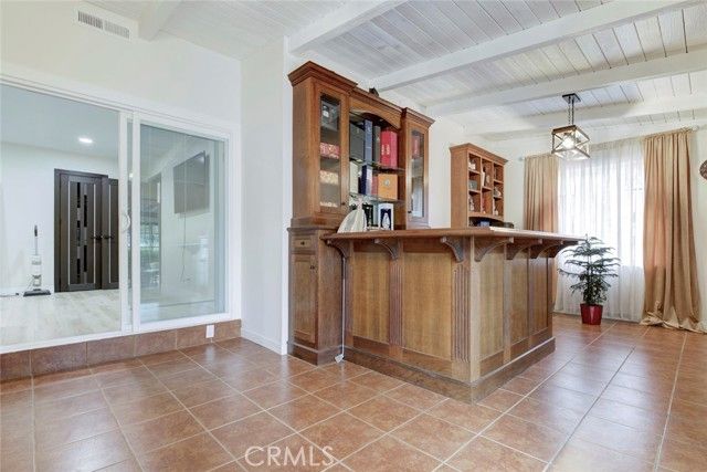 15556 Valerio, Van Nuys (los Angeles), CA 91406