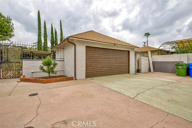 15556 Valerio, Van Nuys (los Angeles), CA 91406