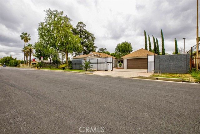 15556 Valerio, Van Nuys (los Angeles), CA 91406