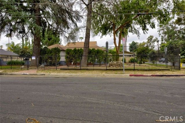 15556 Valerio, Van Nuys (los Angeles), CA 91406