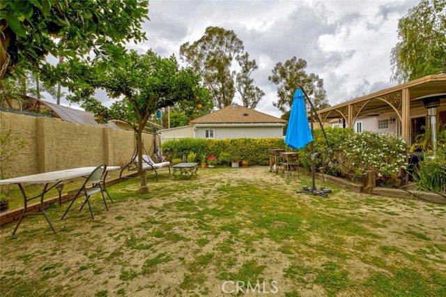 15556 Valerio, Van Nuys (los Angeles), CA 91406