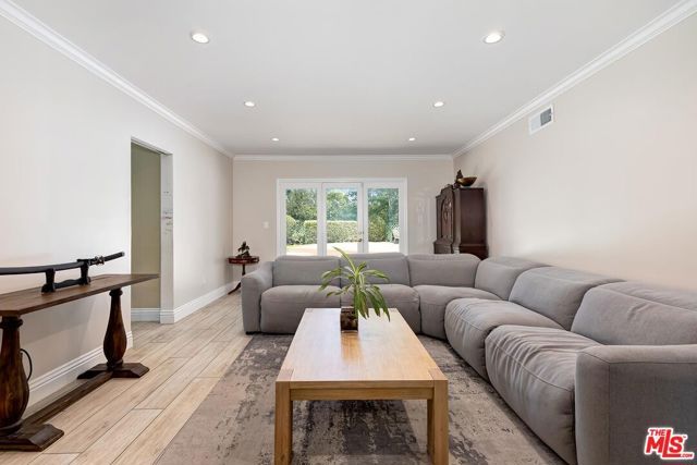 22525 Dardenne Street, Calabasas, CA 91302