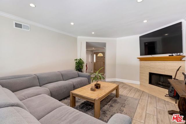 22525 Dardenne Street, Calabasas, CA 91302