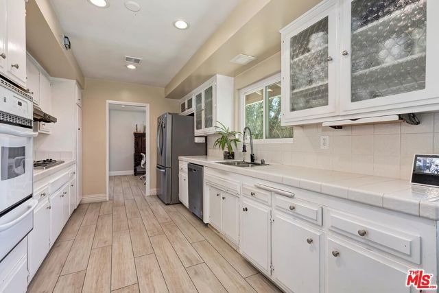 22525 Dardenne Street, Calabasas, CA 91302