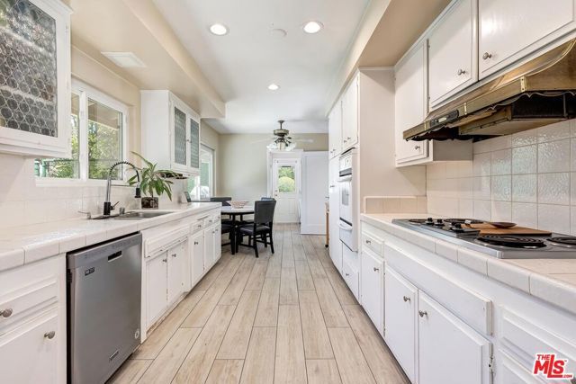 22525 Dardenne Street, Calabasas, CA 91302