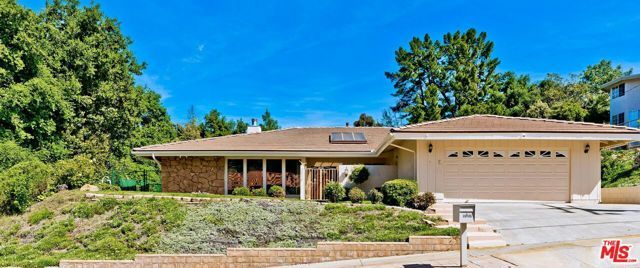 22525 Dardenne Street, Calabasas, CA 91302