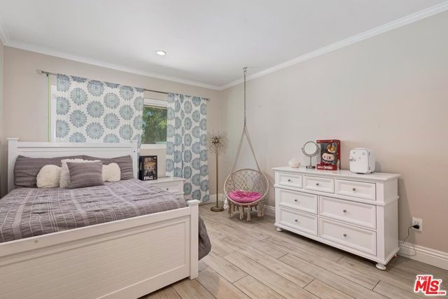 22525 Dardenne Street, Calabasas, CA 91302