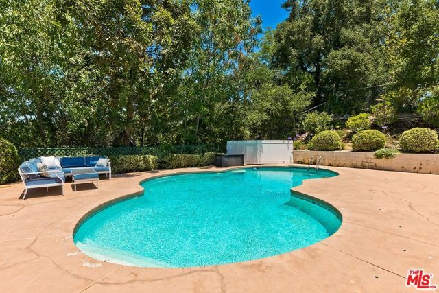 22525 Dardenne Street, Calabasas, CA 91302